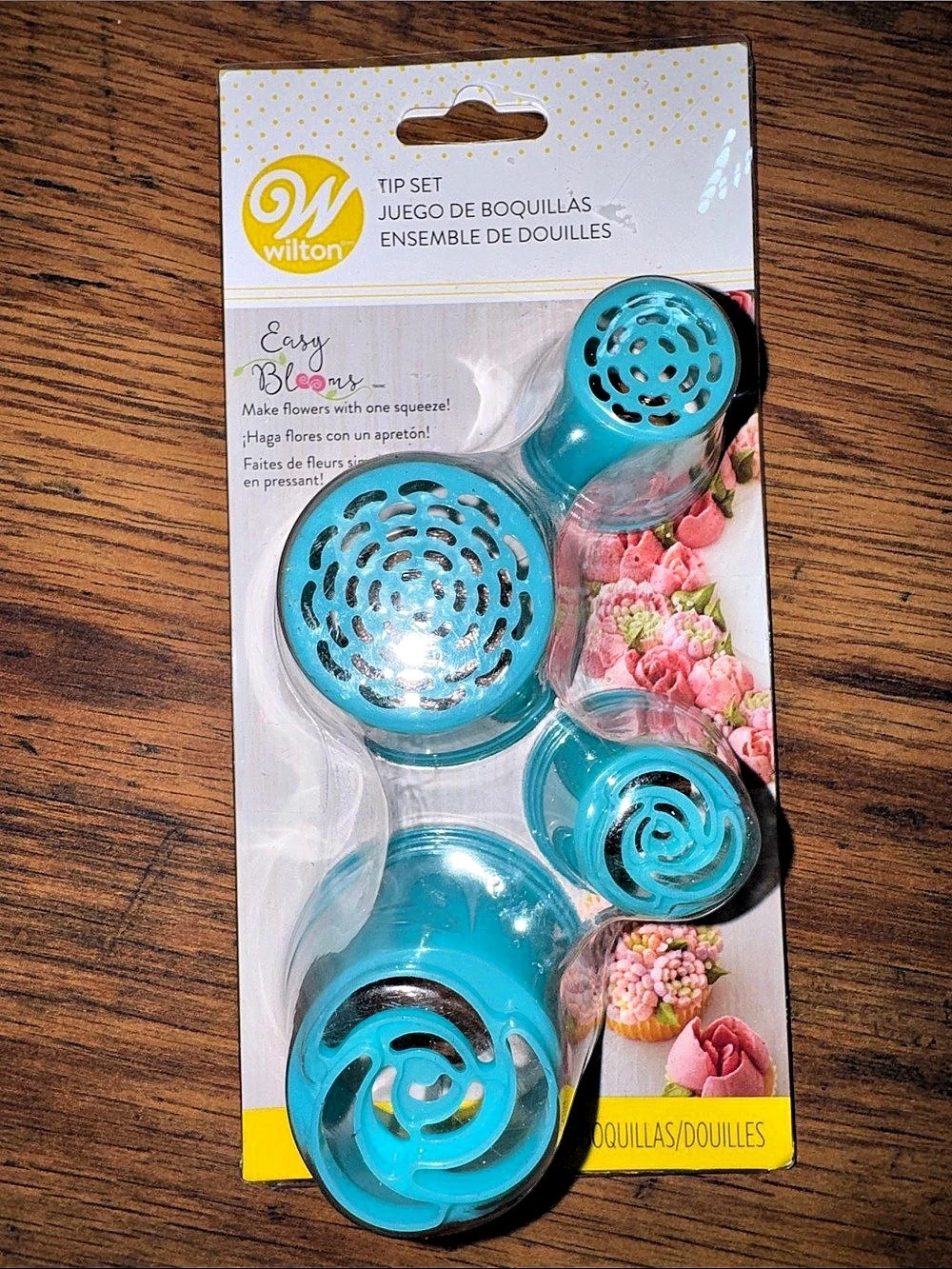 Wilton Easy Blooms Cake Decorating Tip Set NWT C1.FR.1.4